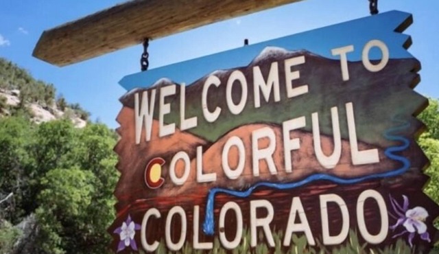 Thee perfect getaway to enjoy all that Colorado has to offer….🏡🎣☀️🚣🏔🌲