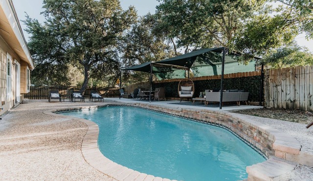 TheKindred-Chic4BR Pool+PoolTable+Foosball+Arcade!