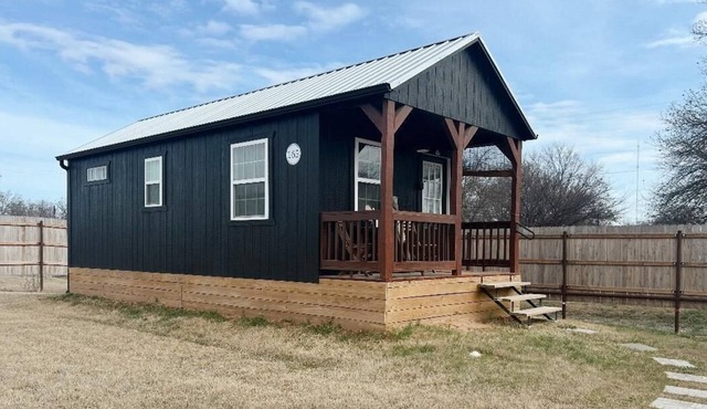 Thelma - Fully Furnished 4 Person Cottage for short or mid-term stays