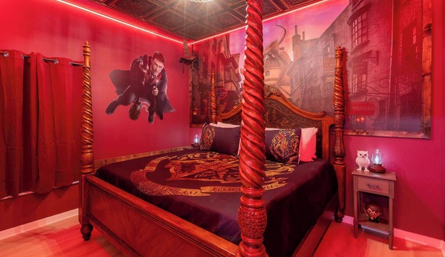 Thematic house w/Game Room/PVT Pool and SPA 23021