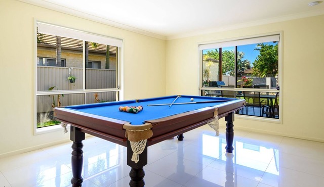 Theme Park Paradise 4BR Spacious Family Home near Gold Coast Parks