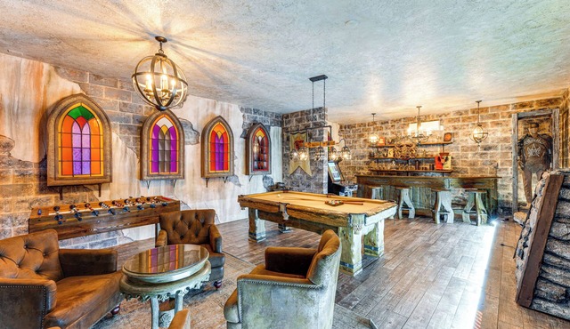 Themed Rooms, Pool & More! Custom Davenport Villa