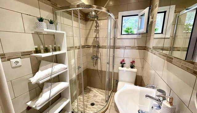 Theo's House Barbati Beach