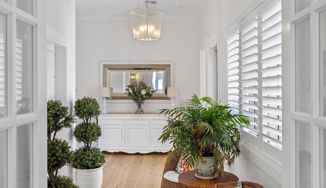 Theo's - on Hopetoun