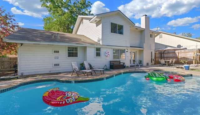 theOAKloft-Heated Pool/HotTub- Games - Bring Fido- Memorable Experience
