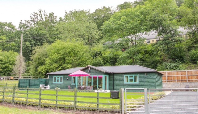 THEOLAW, pet friendly, with hot tub in Bewdley