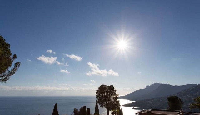 Théoule: NEW ! Splendid sea view apartment, swimming pool residence