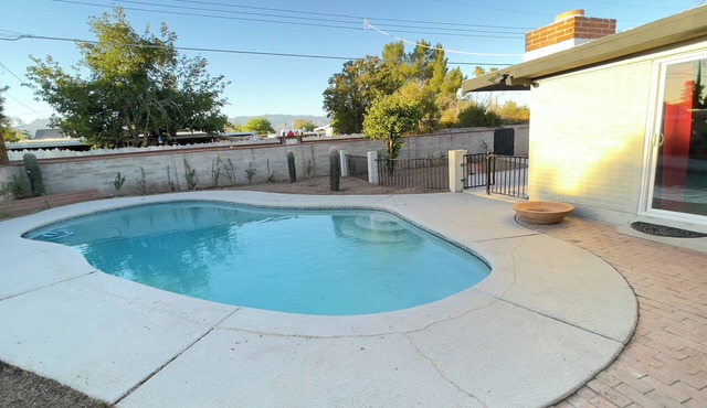TheSaguaroSanctuary:FREE*HeatedPool,5BD,3BA,Pool Table,Grill,6 TV's,AC,CottonBedding,Remodeled