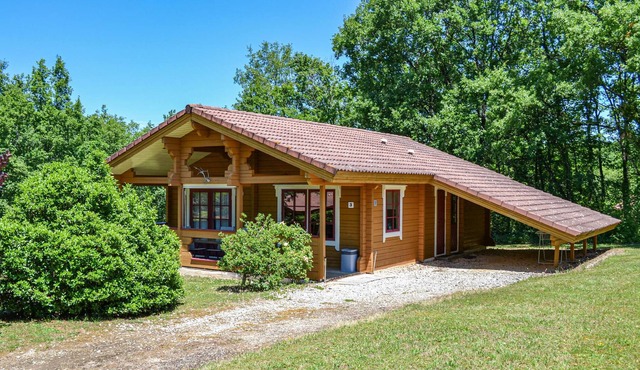 These tastefully decorated chalets are located in a very well-kept vacation village in a hilly and w