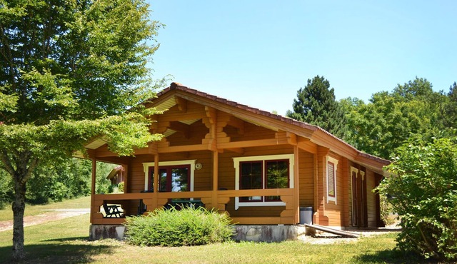 These tastefully decorated chalets are located in a very well-kept vacation village in a hilly and w