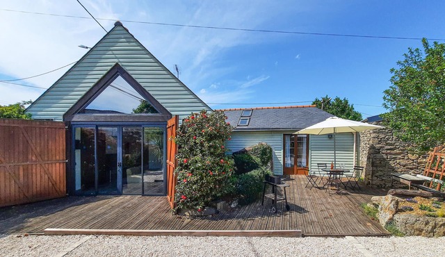 These two nicely furnished vacation domiciles (the two-bedroom FBL041 and the three-bedroom FBL042)