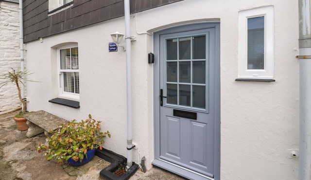 THIMBLE COTTAGE, family friendly, with open fire in Mevagissey