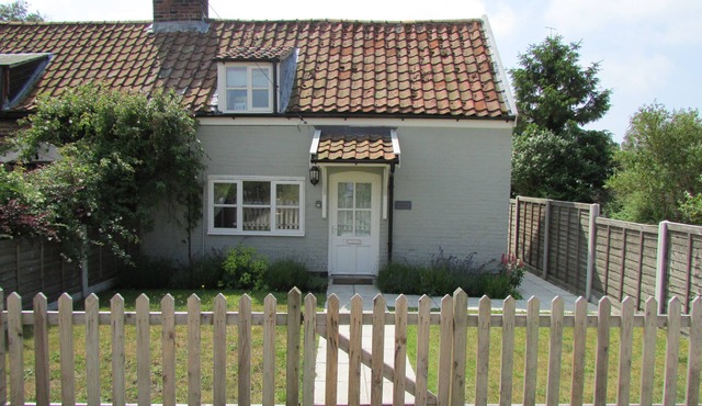 Thimble Cottage - sleeps 3 guests in 2 bedrooms
