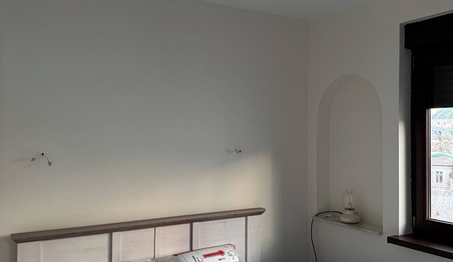 Third floor apartment with a shared backyard