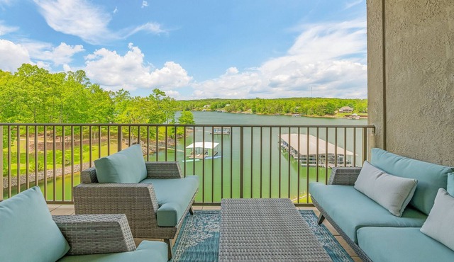 Third floor! Includes a private boat slip. Community pool!