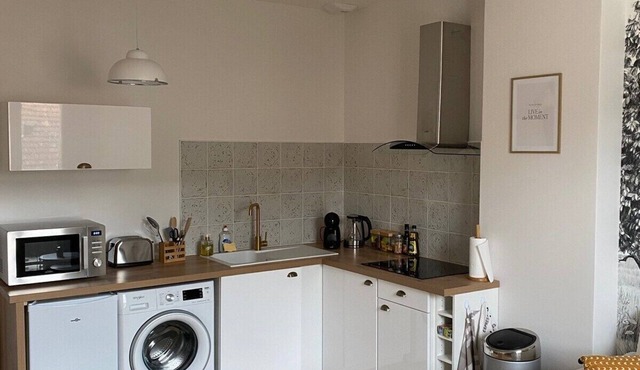 This apartment is a 1 bedroom(s), 1 bathrooms, located in Saint-Laurent-sur-Saône, Auvergne-Rhône-Alpes.