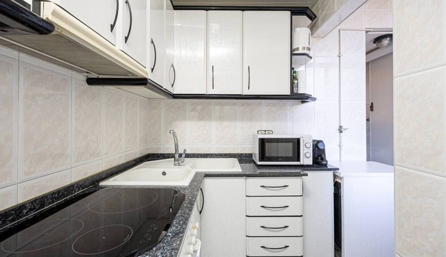 This apartment is a 2 bedroom(s), 1 bathrooms, located in Cornellà de Llobregat, Catalunya.