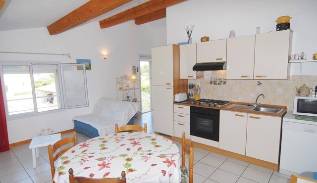 This apartment, completely renovated in 2008, welcomes you in a large house.