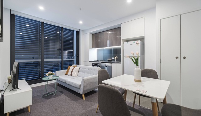This apartment is a 1 bedroom(s), 1 bathrooms, located in Footscray, VIC.