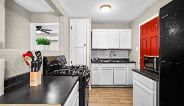 This apartment is a 1 bedroom(s), 1 bathrooms, located in El Paso, TX.