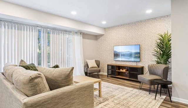 This apartment is a 1 bedroom(s), 1 bathrooms, located in Hampton, VA.