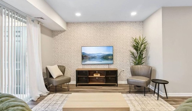 This apartment is a 1 bedroom(s), 1 bathrooms, located in Hampton, VA.