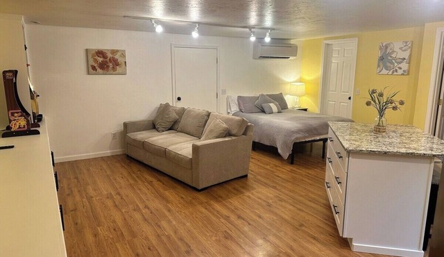 This apartment is a 1 bedroom(s), 1 bathrooms, located in Medford, OR.