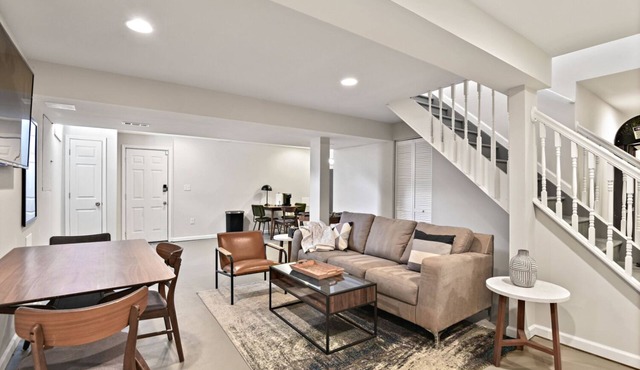 This apartment is a 1 bedroom(s), 1 bathrooms, located in Leesburg, VA.