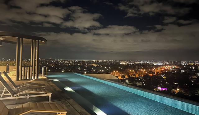 This apartment is a 2 bedroom(s), 2 bathrooms, located in Carnegie, VIC.