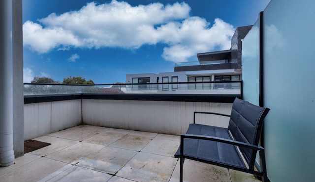 This apartment is a 2 bedroom(s), 1 bathrooms, located in Clayton, VIC.