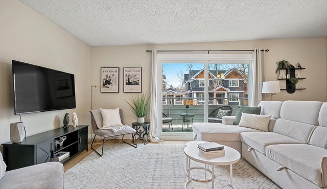 This apartment is a 2 bedroom(s), 1 bathrooms, located in Calgary, AB.