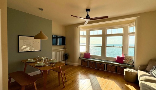 This apartment is a 2 bedroom(s), 1 bathrooms, located in Margate, England.