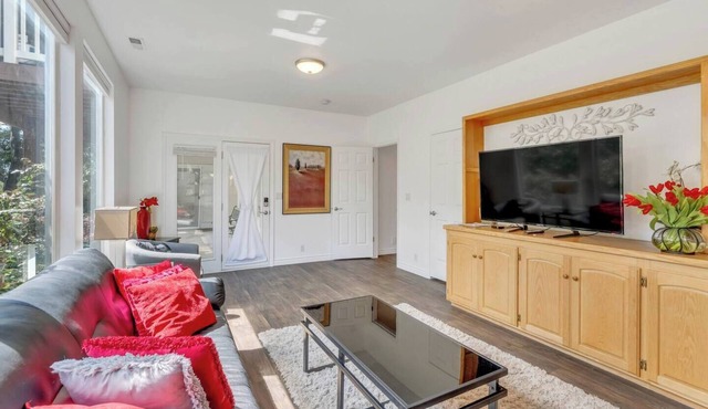 This apartment is a 2 bedroom(s), 1 bathrooms, located in Riverton, UT.