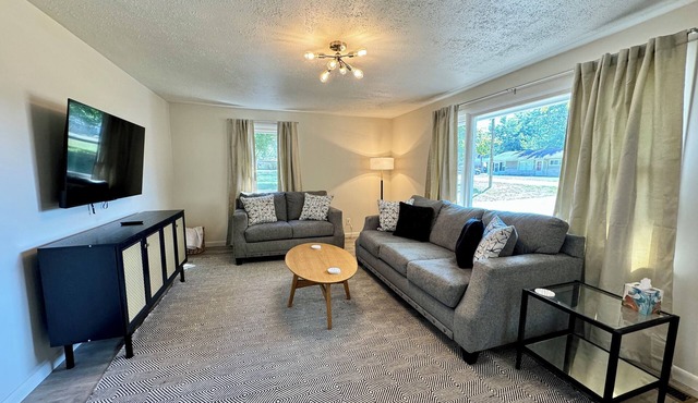 This apartment is a 3 bedroom(s), 1 bathrooms, located in Marion, IN.