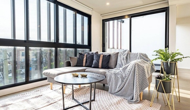 This apartment is a 2 bedroom(s), 2.5 bathrooms, located in Maribyrnong, VIC.