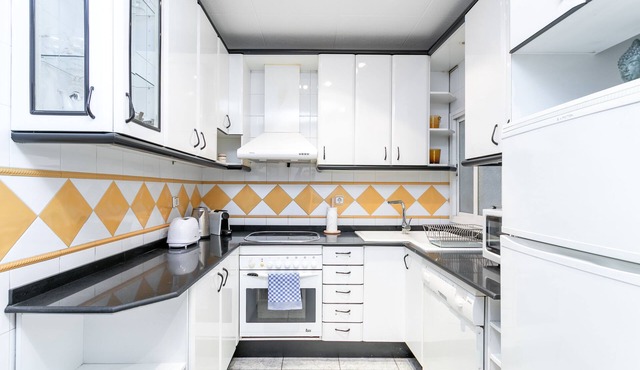 This apartment is a 2 bedroom(s), 1 bathrooms, located in Barcelona, Catalunya.