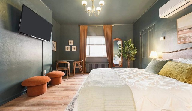 This apartment is a 2 bedroom(s), 1 bathrooms, located in Pittsburgh, PA.