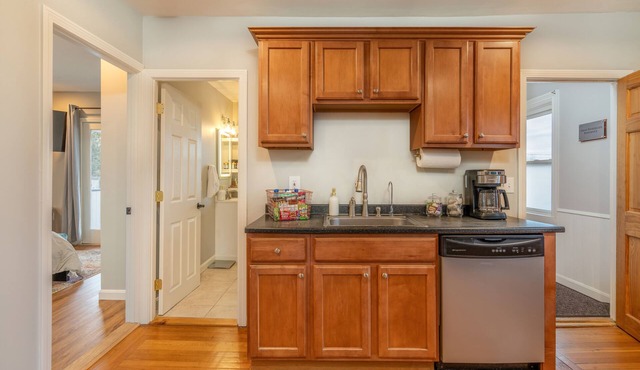 This apartment is a 4 bedroom(s), 2 bathrooms, located in Providence, RI.