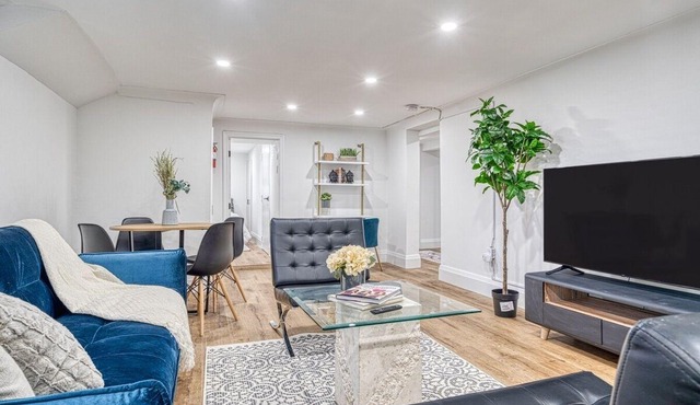 This apartment is a 3 bedroom(s), 1 bathrooms, located in St. Catharines, ON.
