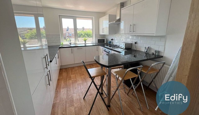 This apartment is a 2 bedroom(s), 1 bathrooms, located in Southampton, England.