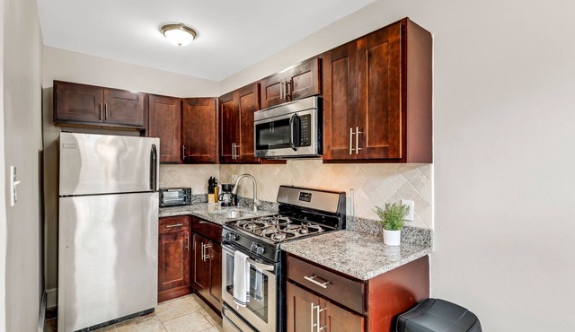 This apartment is a 0 bedroom(s), 1 bathrooms, located in Philadelphia, PA.
