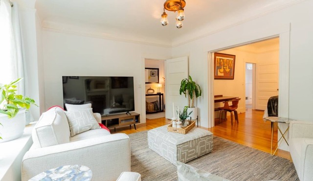 This apartment is a 2 bedroom(s), 1 bathrooms, located in San Francisco, CA.