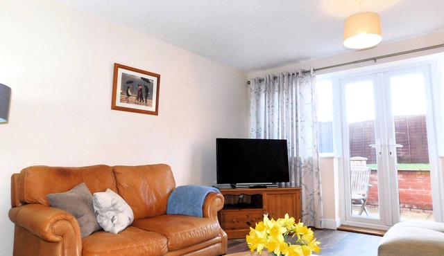 This attractive modern holiday home is an ideal place to come relax & unwind throughout the year