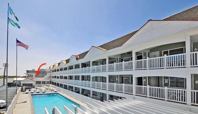This BEACH BLOCK adorable condo at the Ocean View is one of Avalon's perfect places to get-a-way