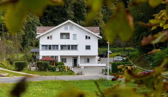 This beautiful and functionally furnished apartment is located in Krapinske Toplice, in a small buil