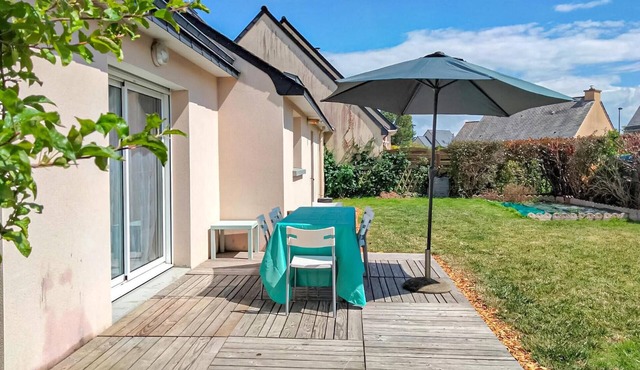 This beautiful and friendly vacation home welcomes you in Trégueux.