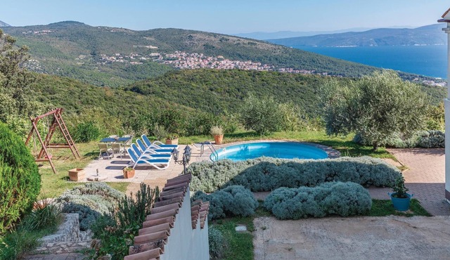 This beautiful apartment with swimming pool awaits you in Gondolici, near Labin.