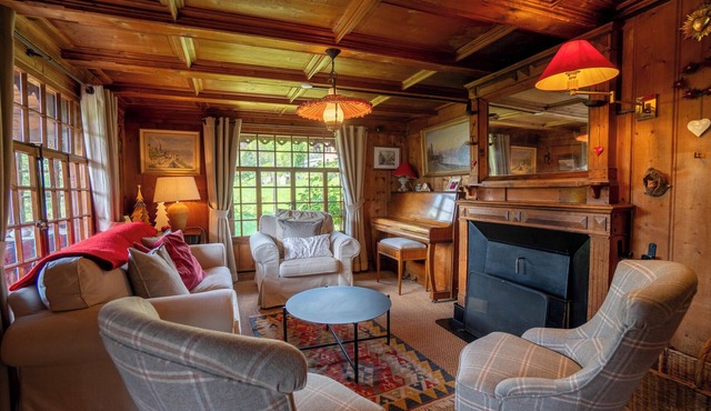 This beautiful chalet built in 1872 is located in the heart of the pretty village of Gryon. Gryon tr