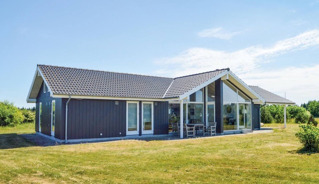 This beautiful cottage is equipped with 4 good bedrooms, one of which is designed with a bunk.