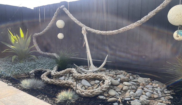 This beautiful home is only a short 5-minute walk to the beach, pier, pub.